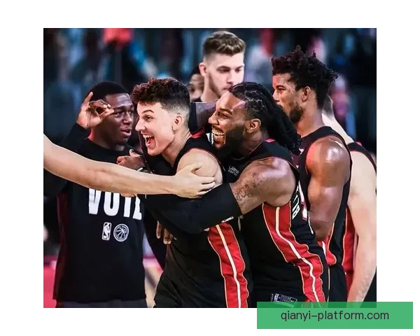 西亚卡姆领衔七人得分上双步行者力克热火希罗高分难救主